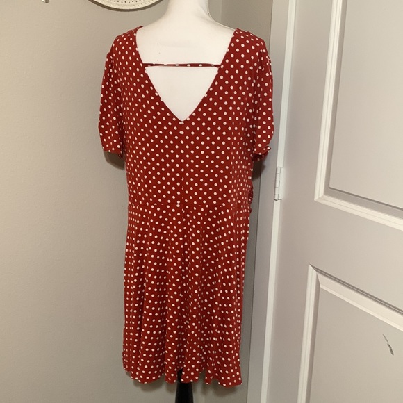 Loretta red and white polka dot mid lower thigh dress - Picture 4 of 8